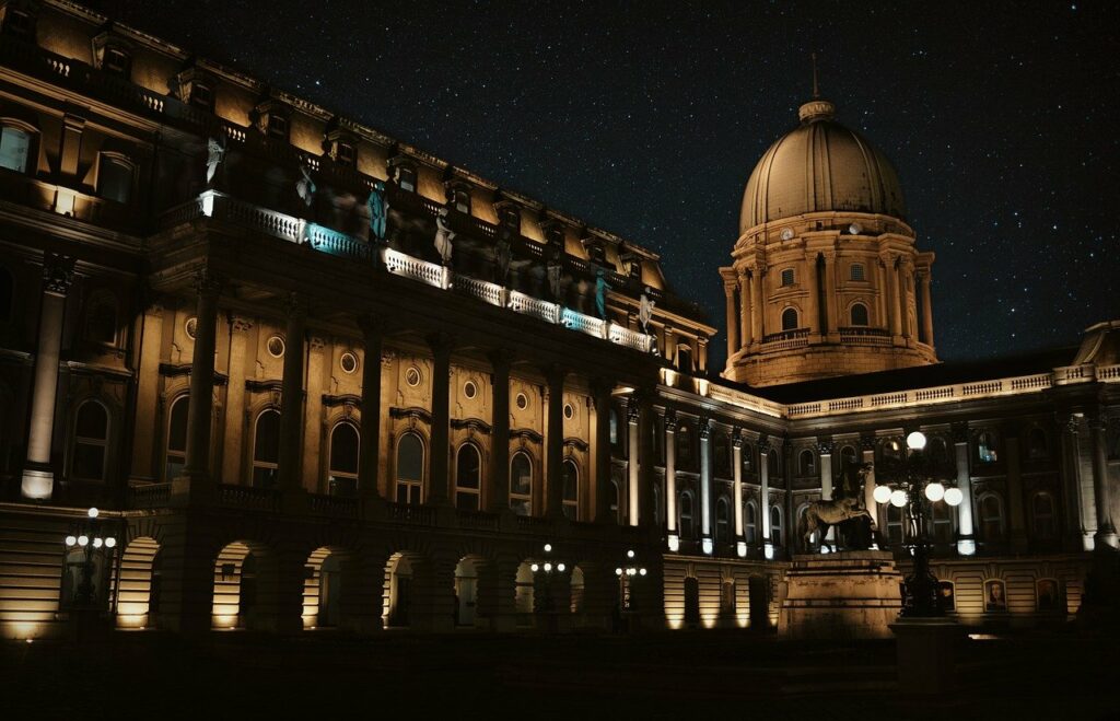Schloss dunkel Nacht Budapest Tagesausflug nach Budapest Schöne Reiseziele