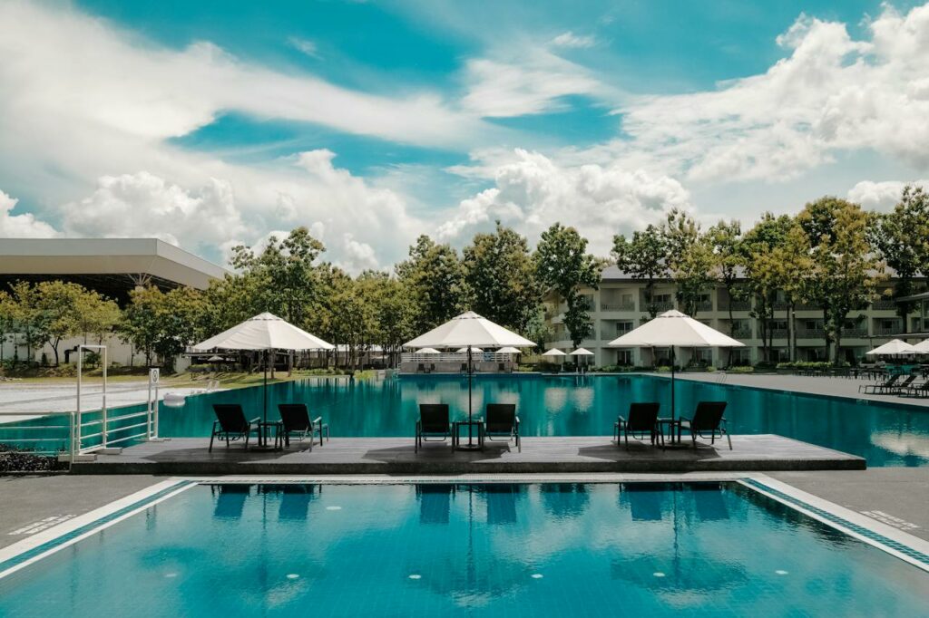 Hotel luxuriös Pool VIP-Übernachtung So gibts 5-Sterne-Häuser zu günstigen Preisen