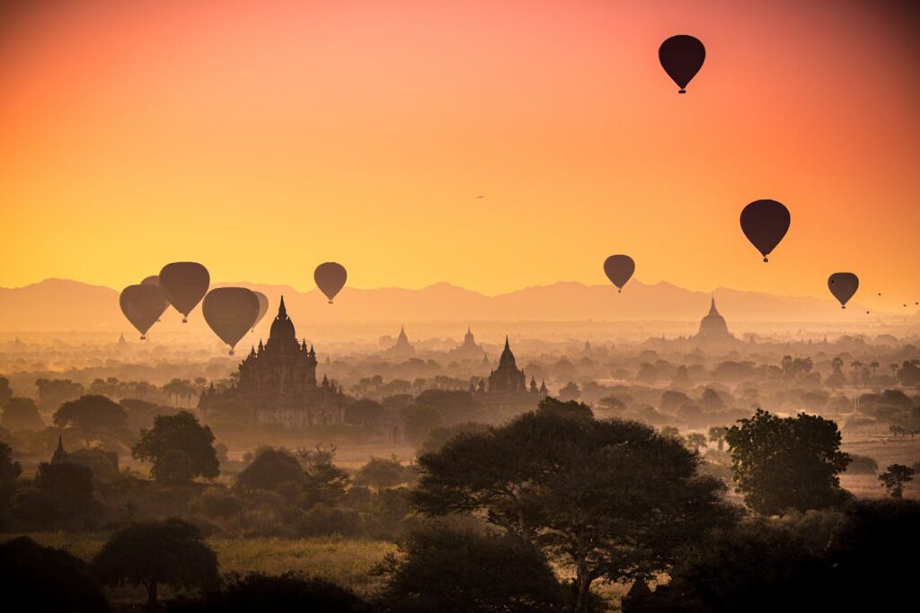Myanmar Tempel Heißluftballons Beste Reisezeit für Myanmar Darauf unbedingt achten!