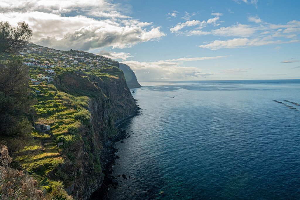 Madeira Klippe Meer Überwintern auf Madeira – Der perfekte Rückzugsort für die kalte Jahreszeit